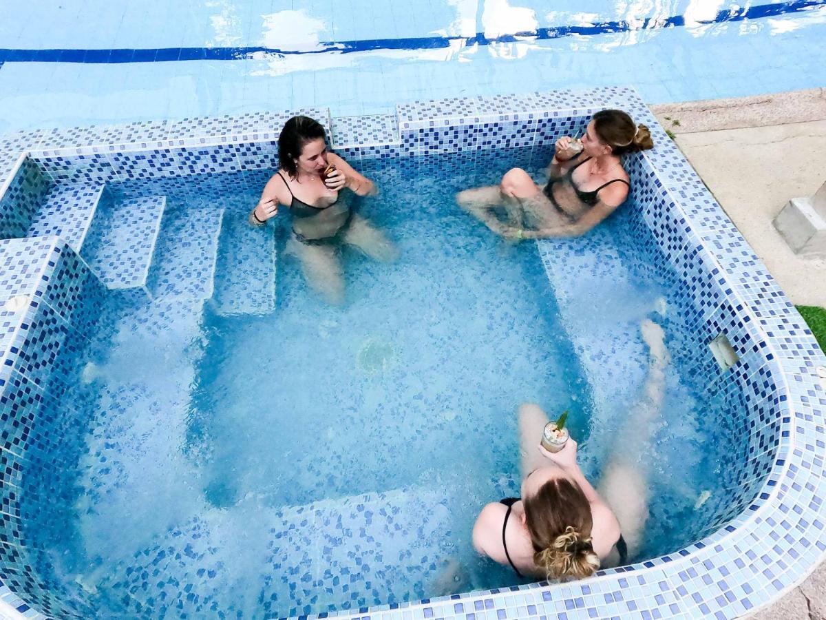 Mama Tungu Hostel Baños Екстериор снимка