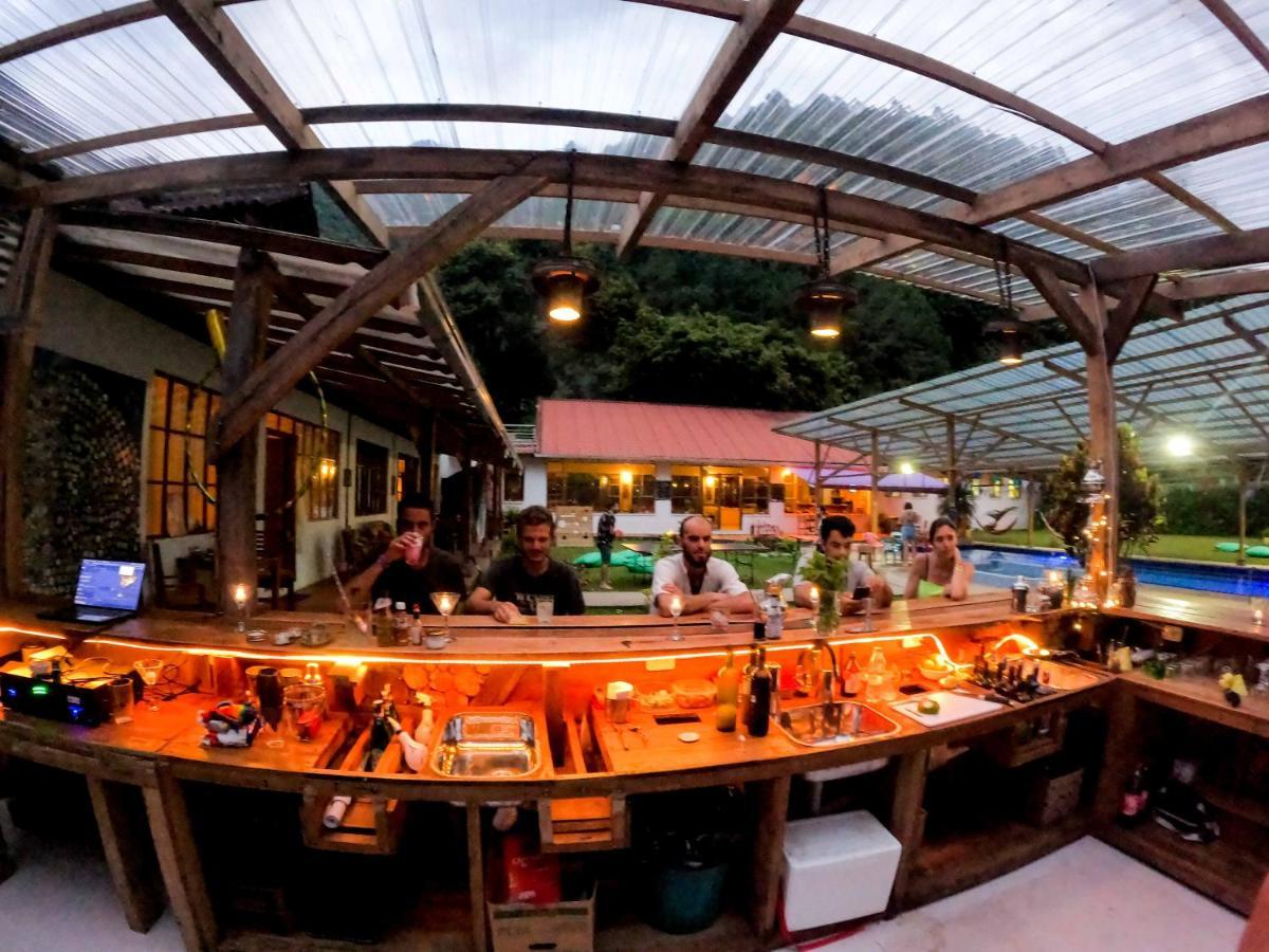 Mama Tungu Hostel Baños Екстериор снимка