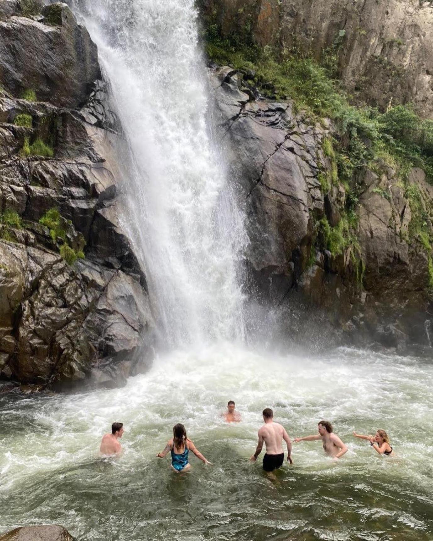 Mama Tungu Hostel Baños Екстериор снимка